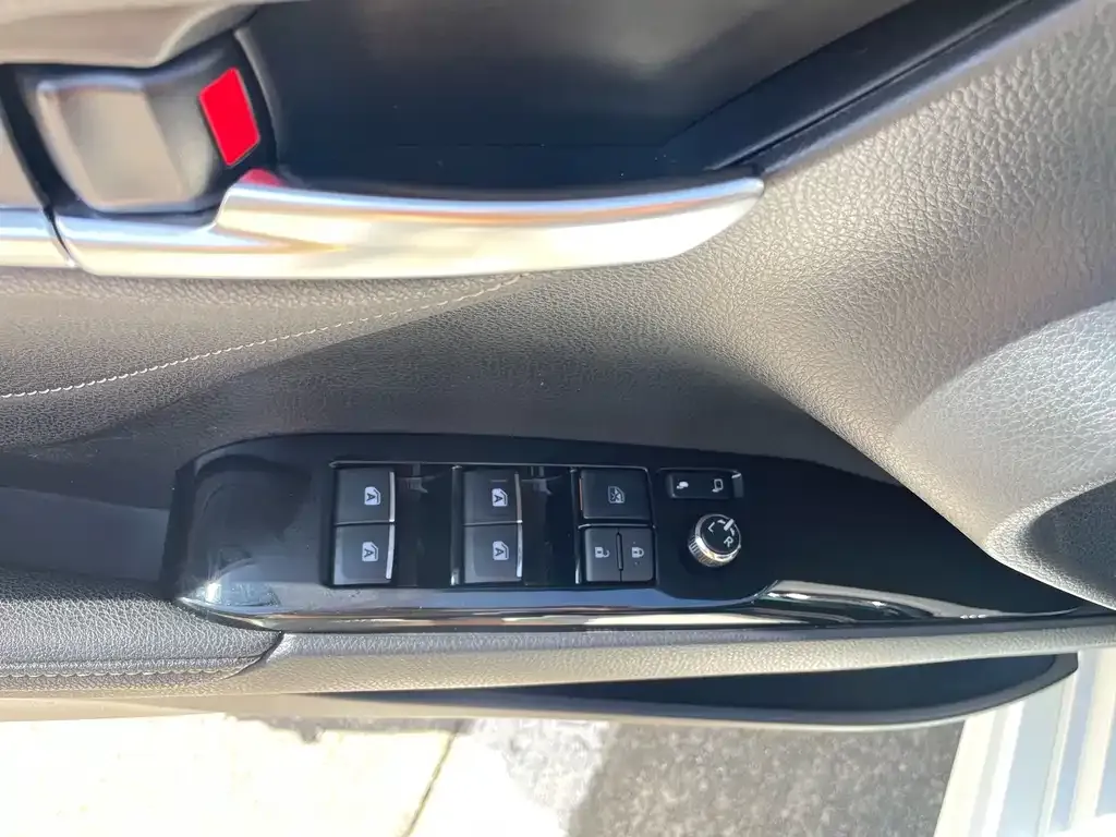 Toyota Camry — фото 6