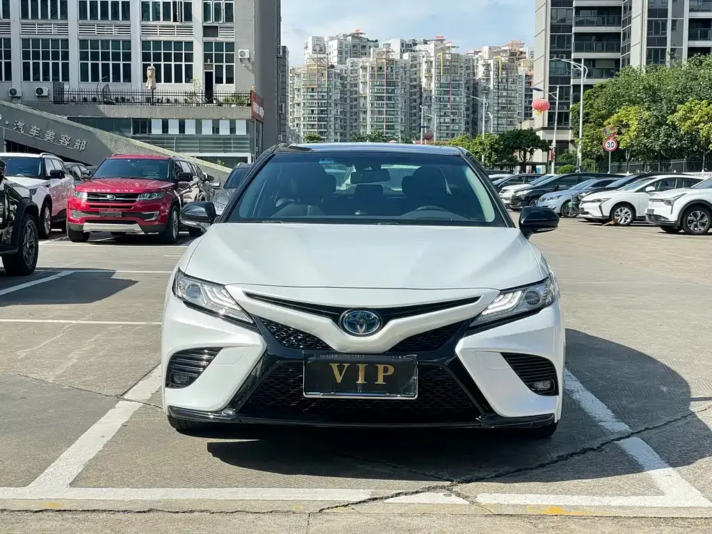 Toyota Camry — фото 8