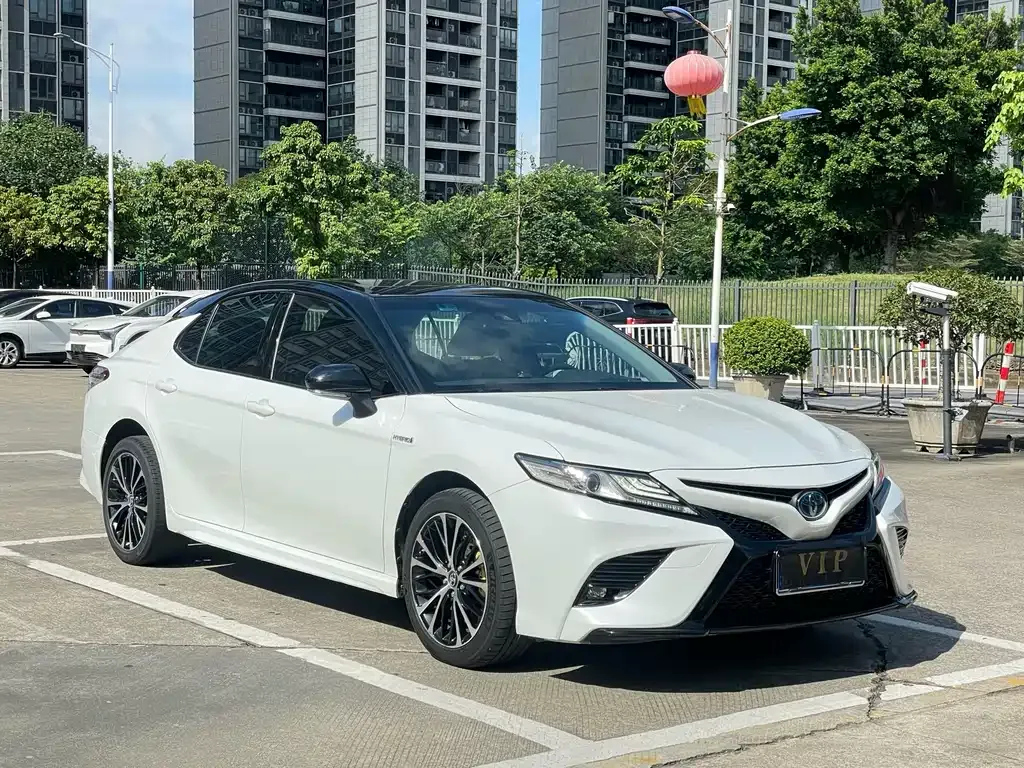 Toyota Camry — фото 7