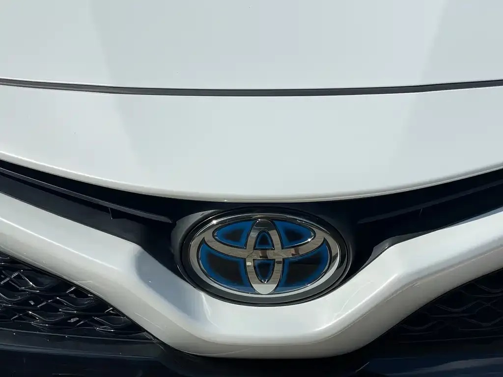 Toyota Camry — фото 3