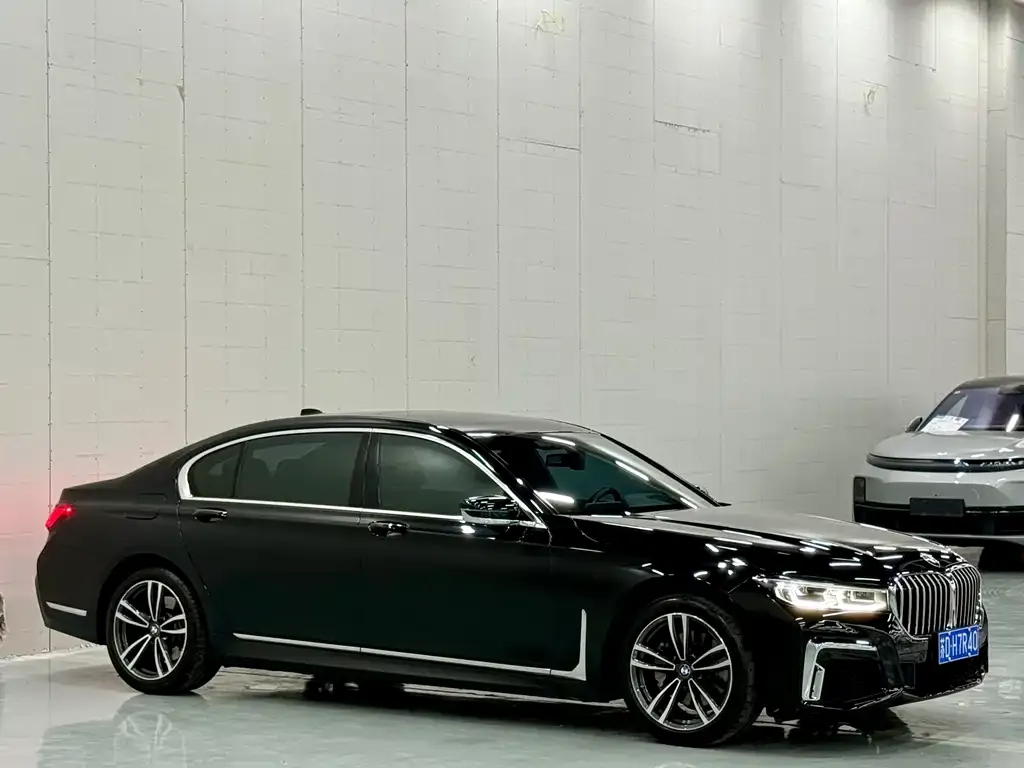 BMW 7 Series 2021 из CN, фото 3