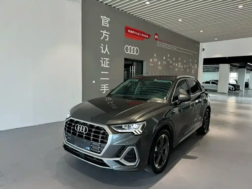 Audi Q3 — фото 1