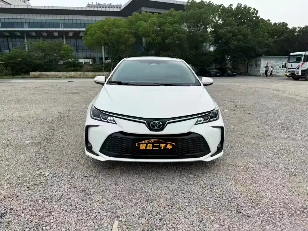 Toyota Corolla — фото 1