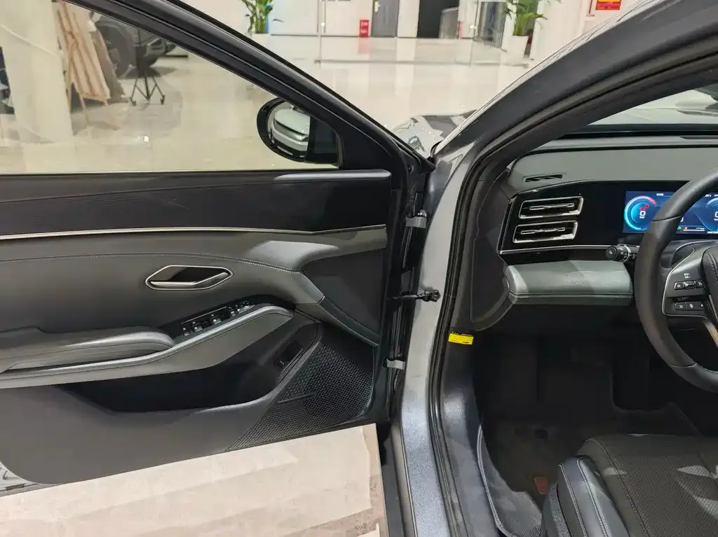 BYD Qin L — фото 9
