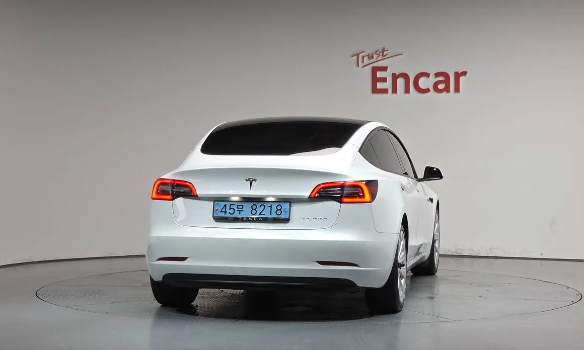 Tesla Model 3 — фото 2