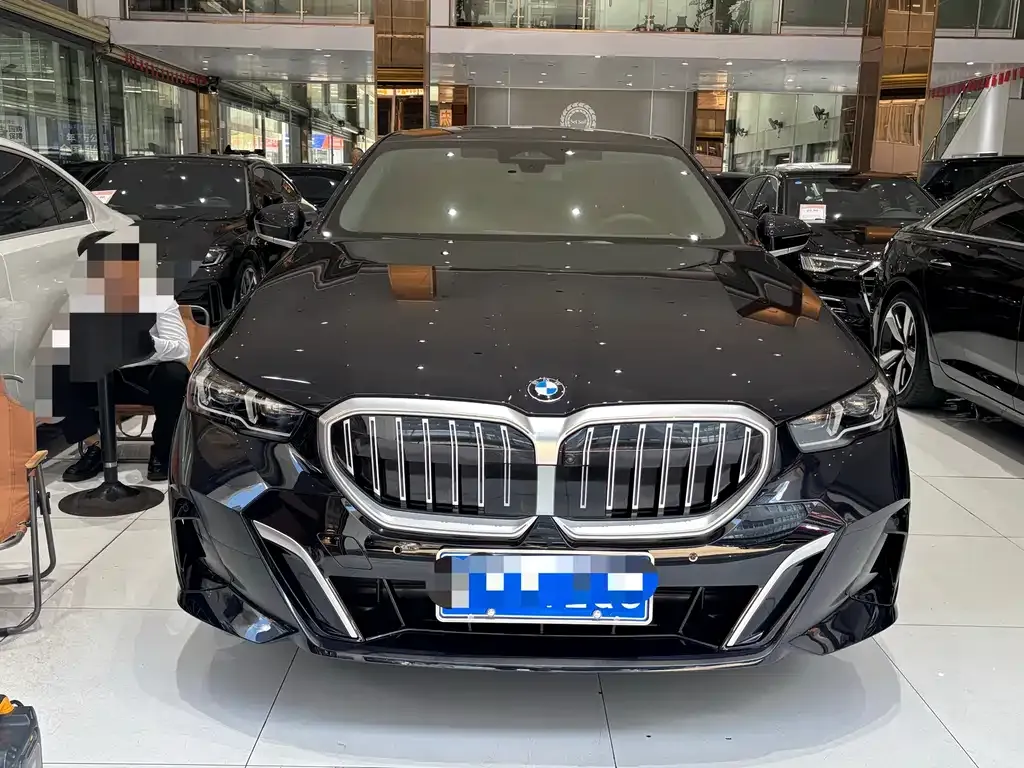 BMW 5 Series — фото 10