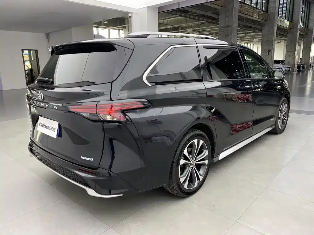 Toyota Granvia — фото 4