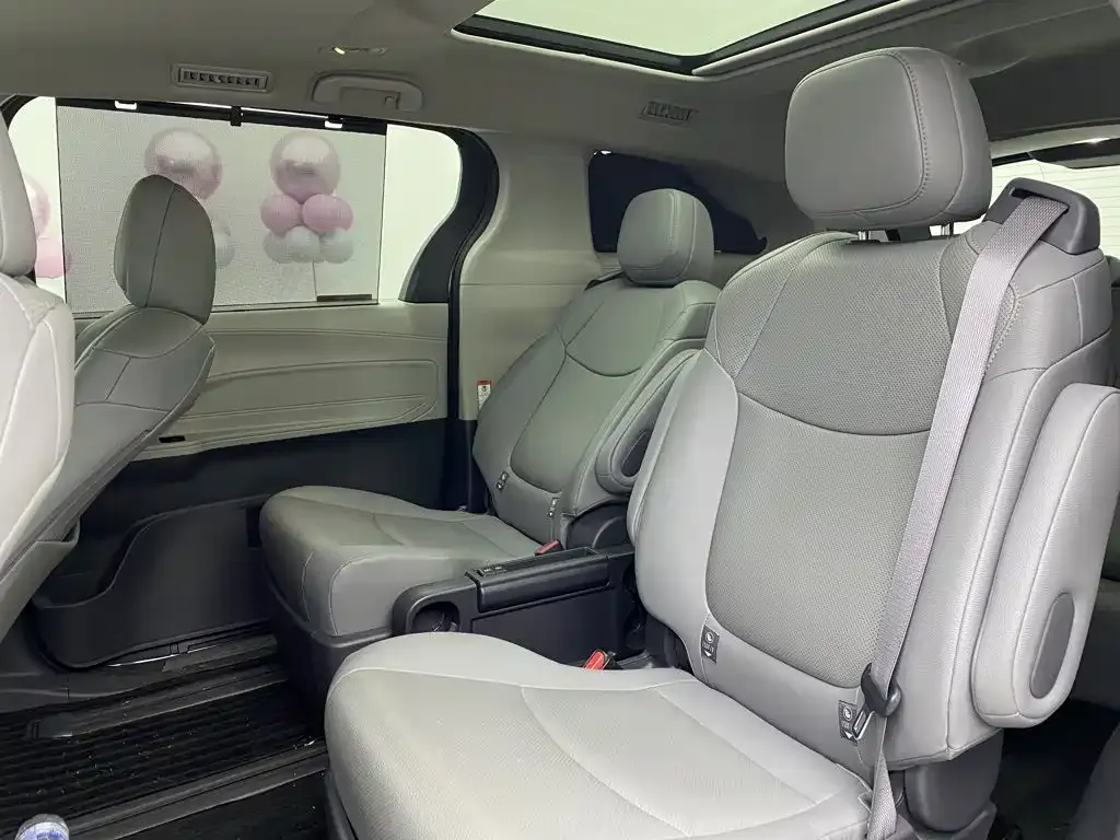 Toyota Granvia — фото 3