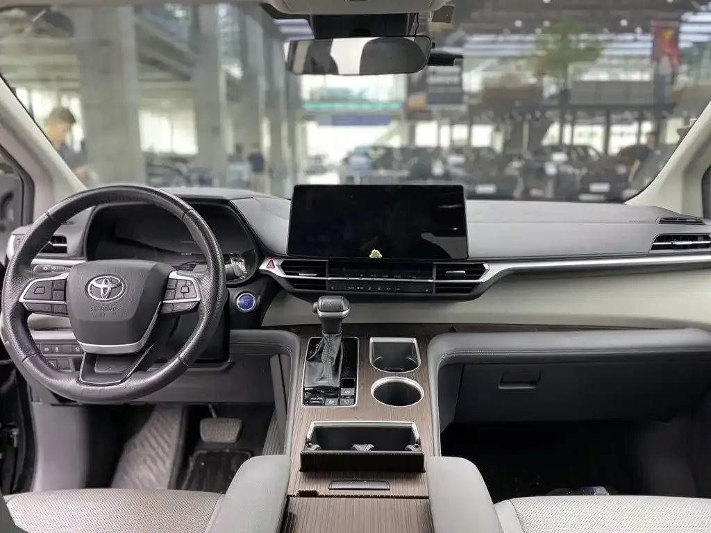 Toyota Granvia — фото 8
