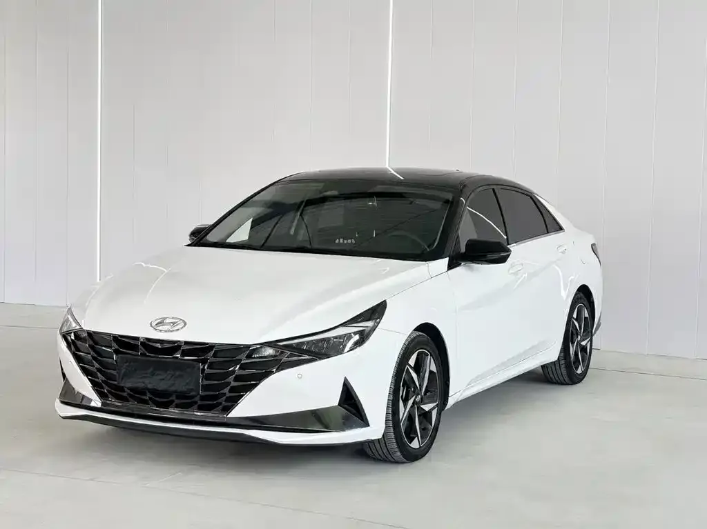 Hyundai Elantra — фото 1