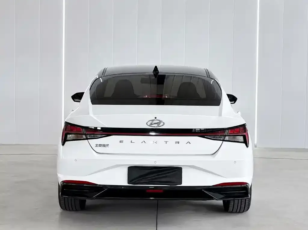 Hyundai Elantra — фото 6