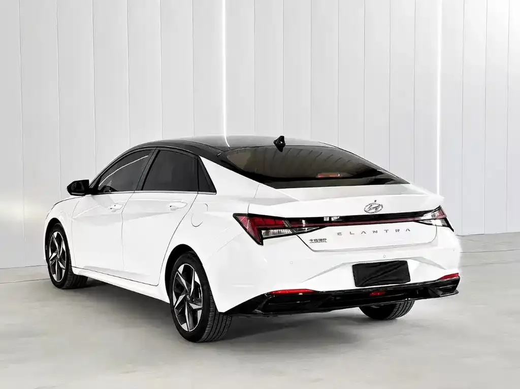 Hyundai Elantra — фото 3