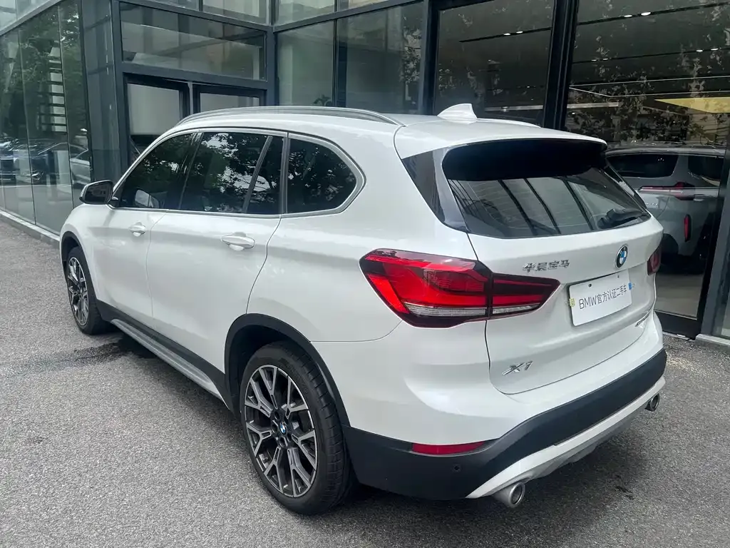 BMW X1 — фото 9