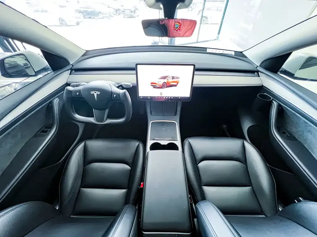 Tesla Model Y — фото 3