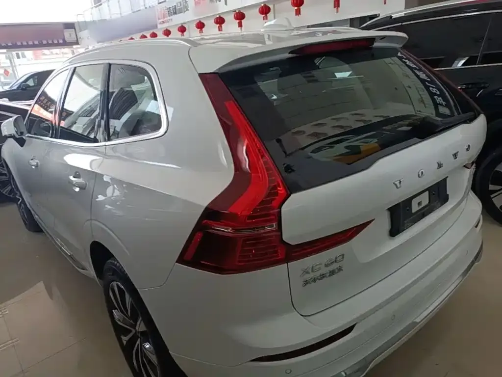 Volvo XC60 — фото 10