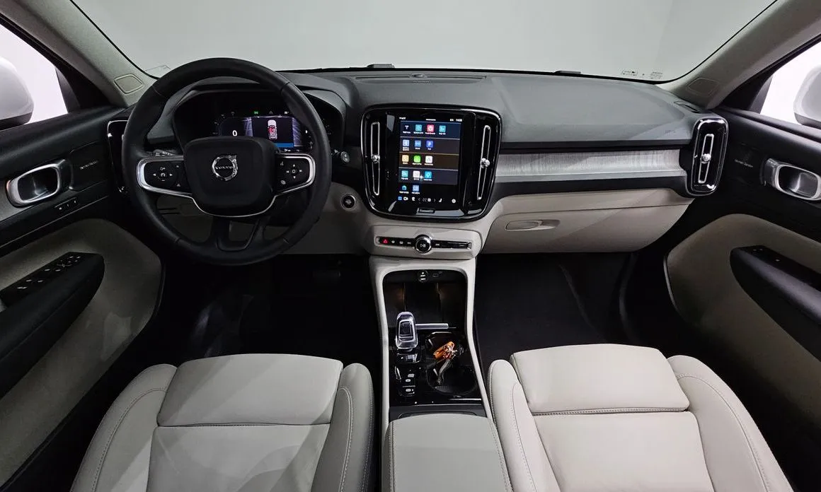 Volvo XC40 2024 из KR, фото 4