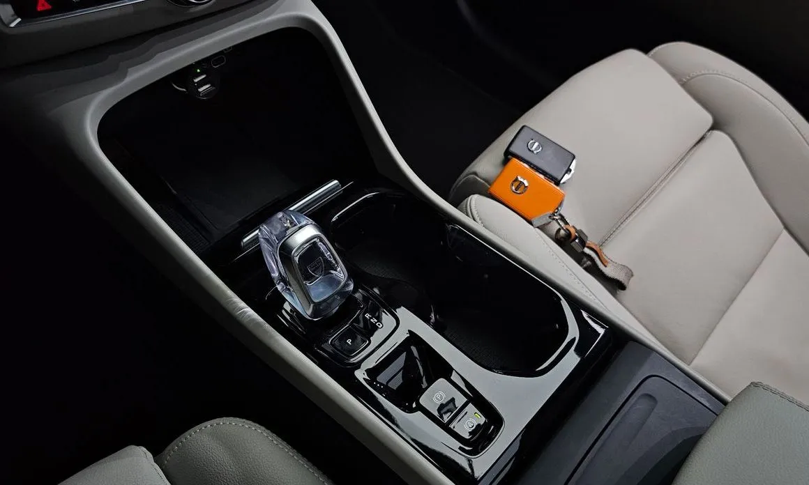 Volvo XC40 2024 из KR, фото 2