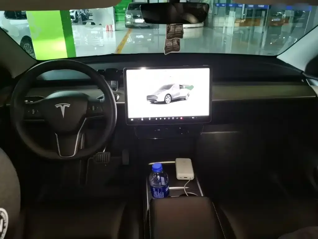 Tesla Model Y — фото 2