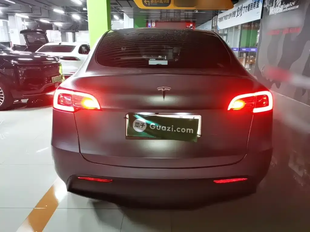 Tesla Model Y — фото 10