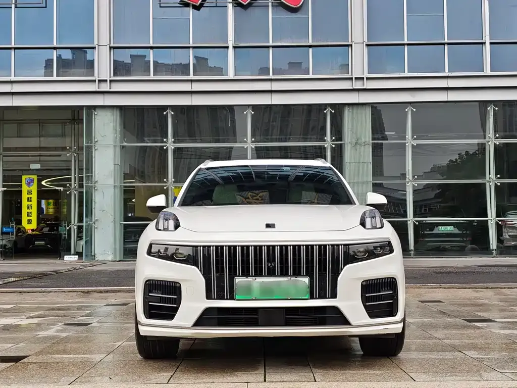 Lynk & Co 09