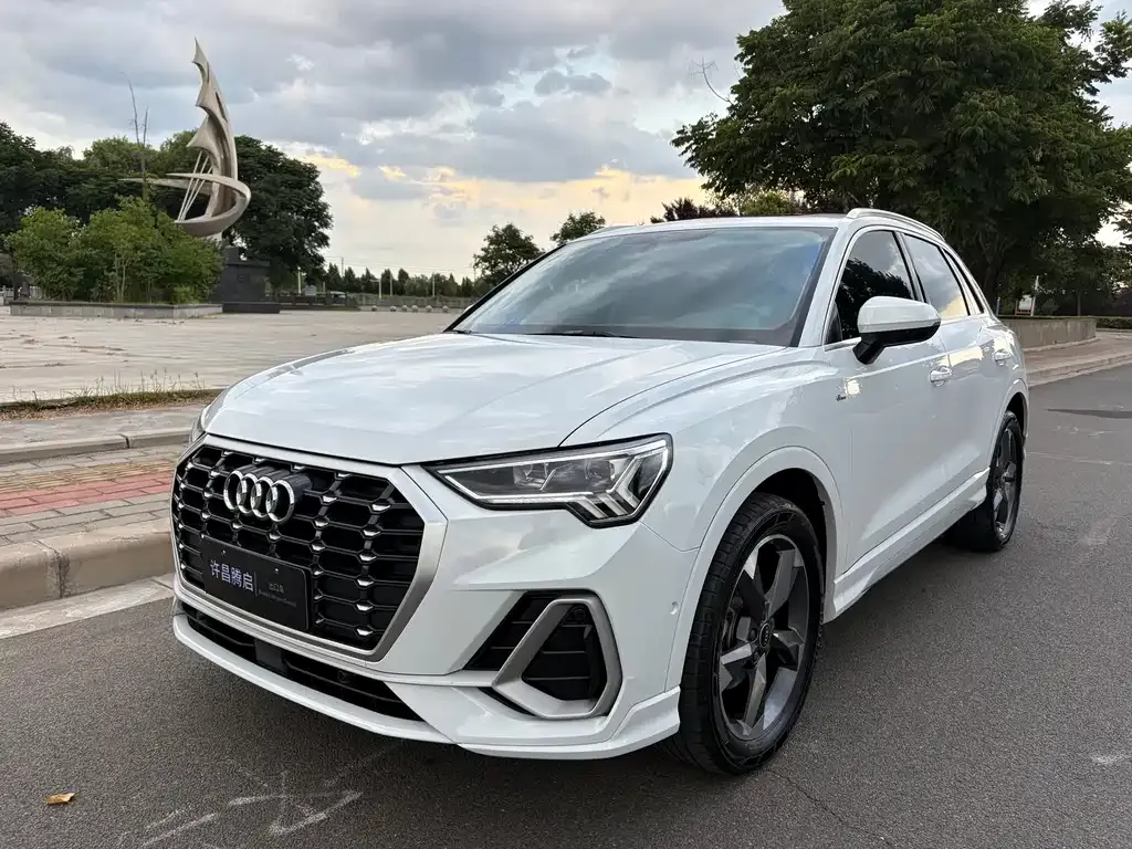 Audi Q3 — фото 1