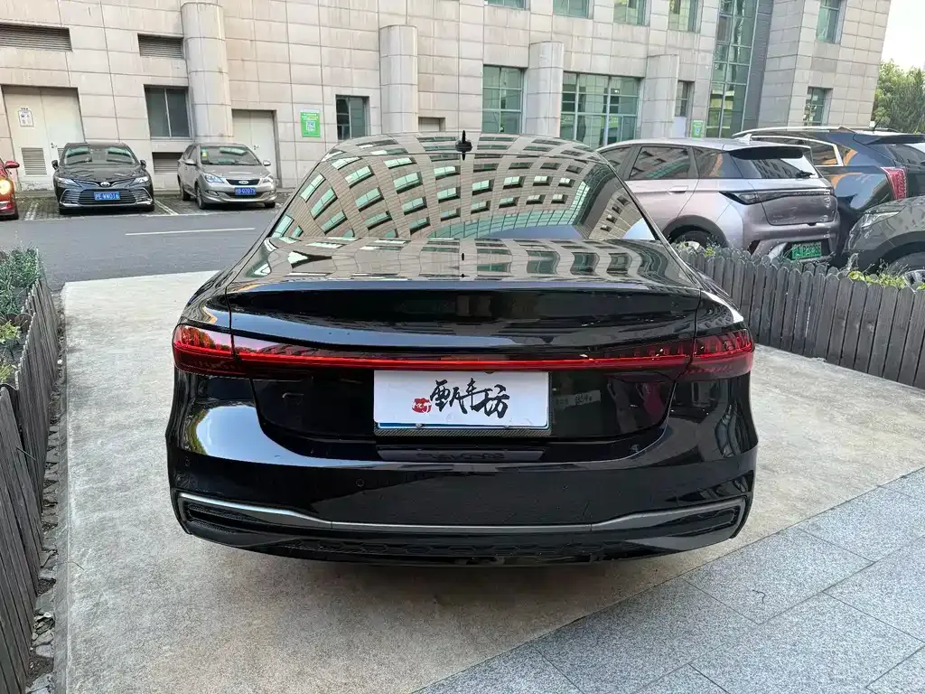 Audi A7L — фото 10