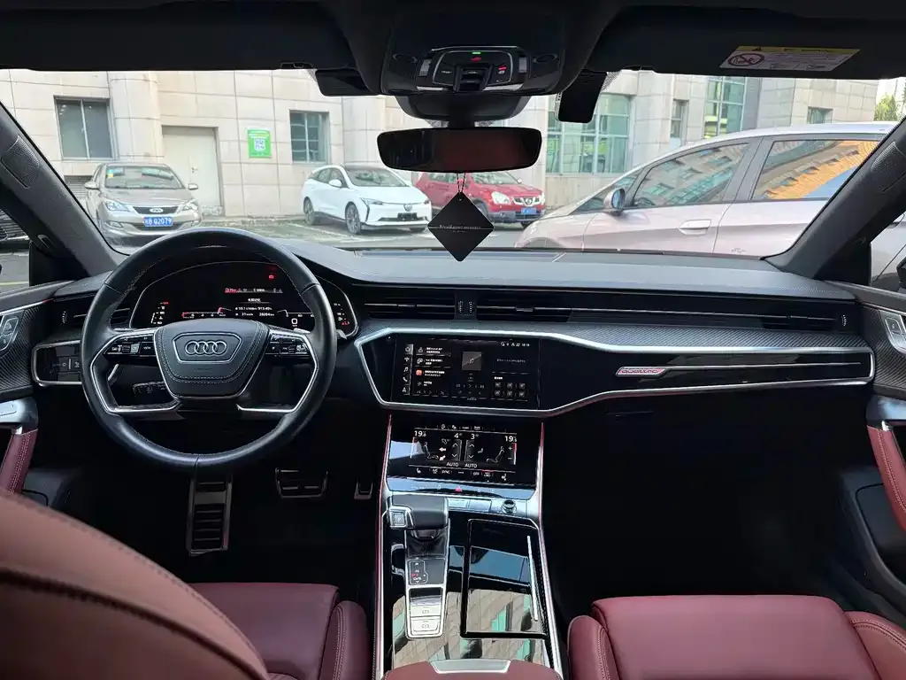 Audi A7L — фото 5