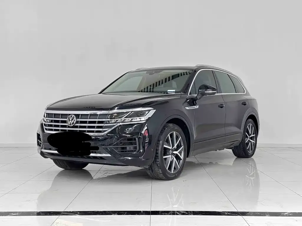 Volkswagen Touareg — фото 1