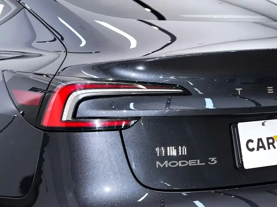 Tesla Model 3 — фото 10