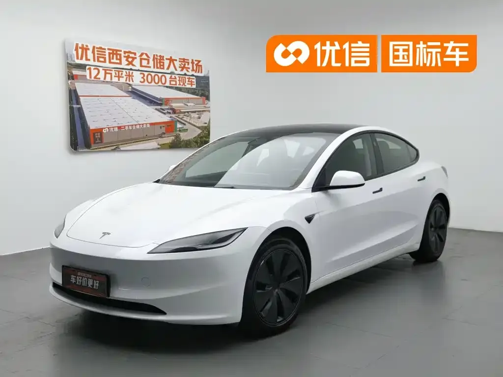 Tesla Model 3 — фото 1