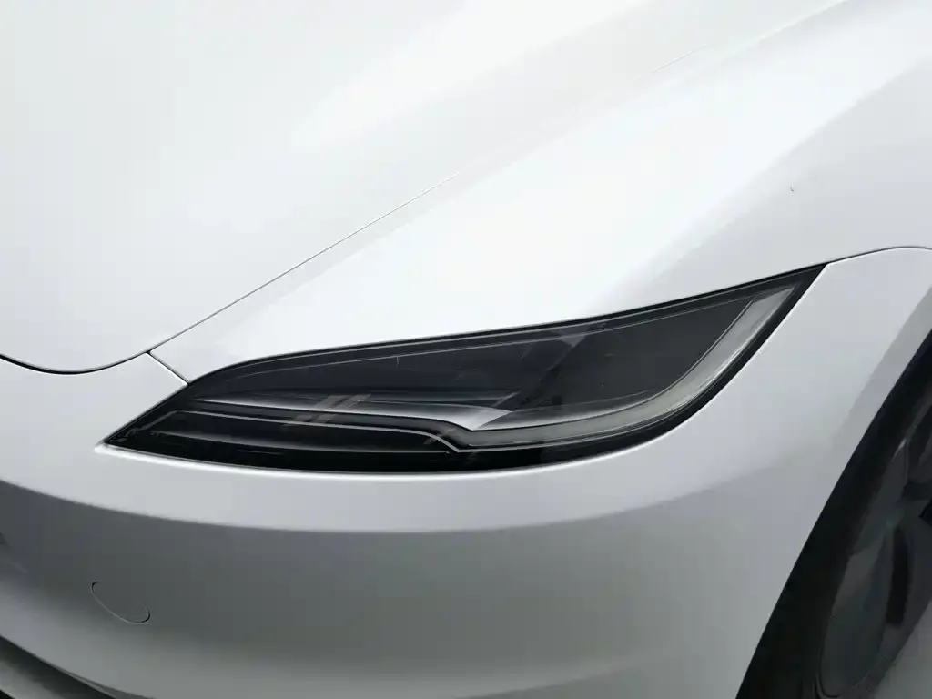 Tesla Model 3 — фото 10