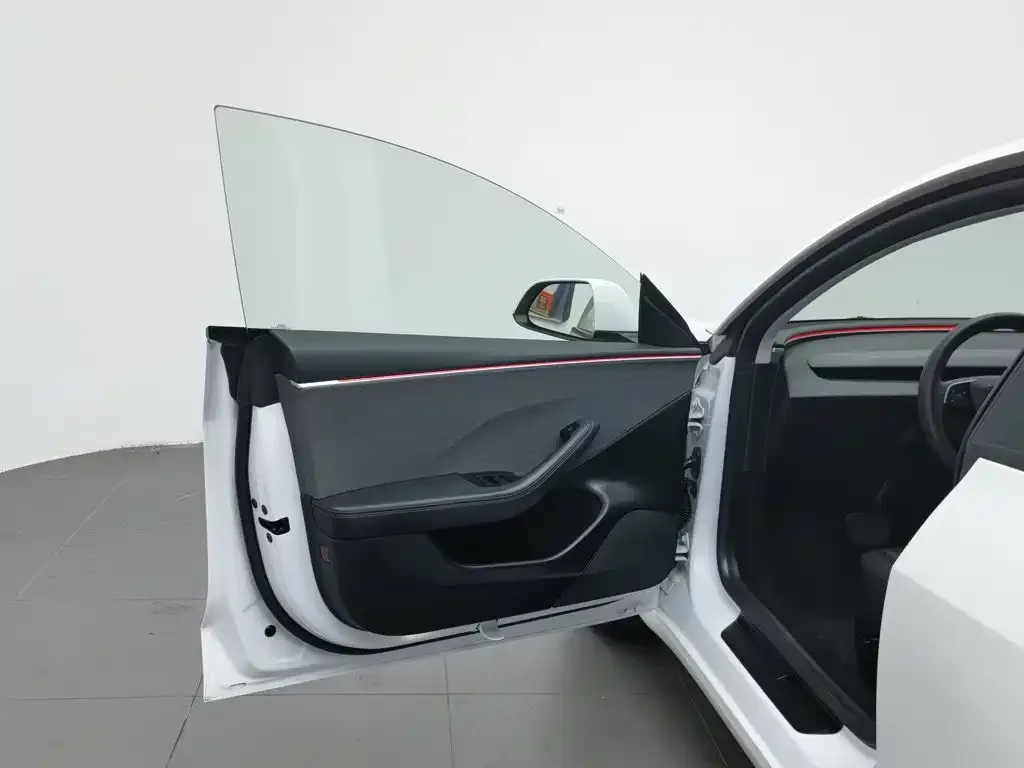 Tesla Model 3 — фото 4