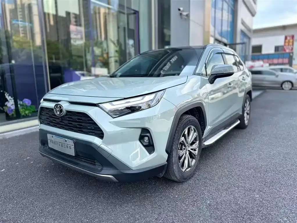 Toyota RAV4 — фото 1