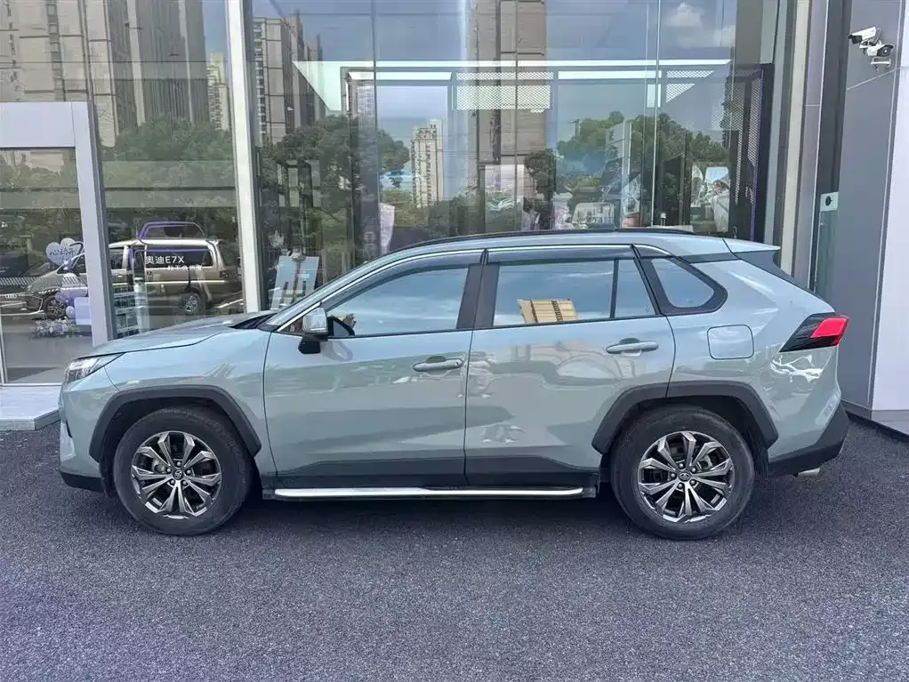 Toyota RAV4 — фото 10