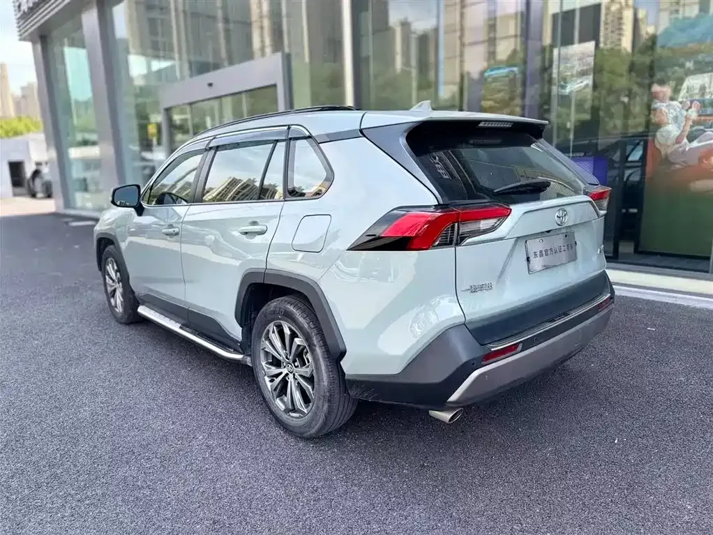 Toyota RAV4 — фото 9