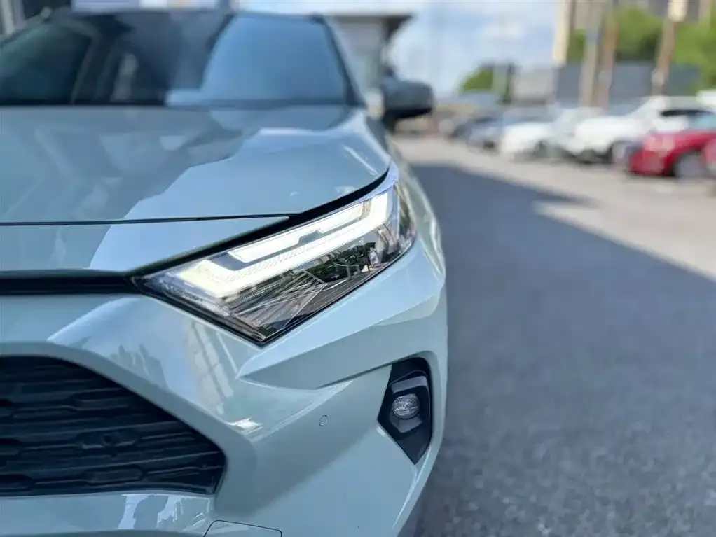Toyota RAV4 — фото 3