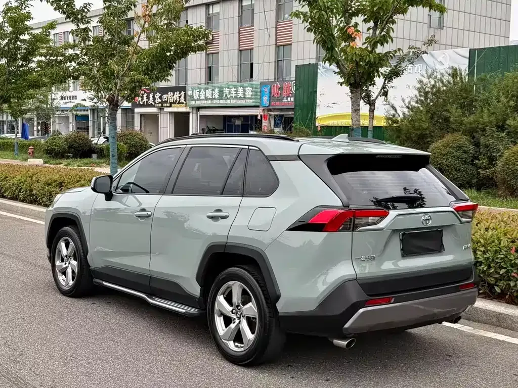 Toyota RAV4 — фото 10