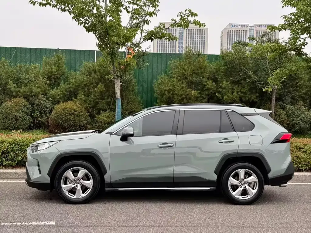 Toyota RAV4 — фото 5