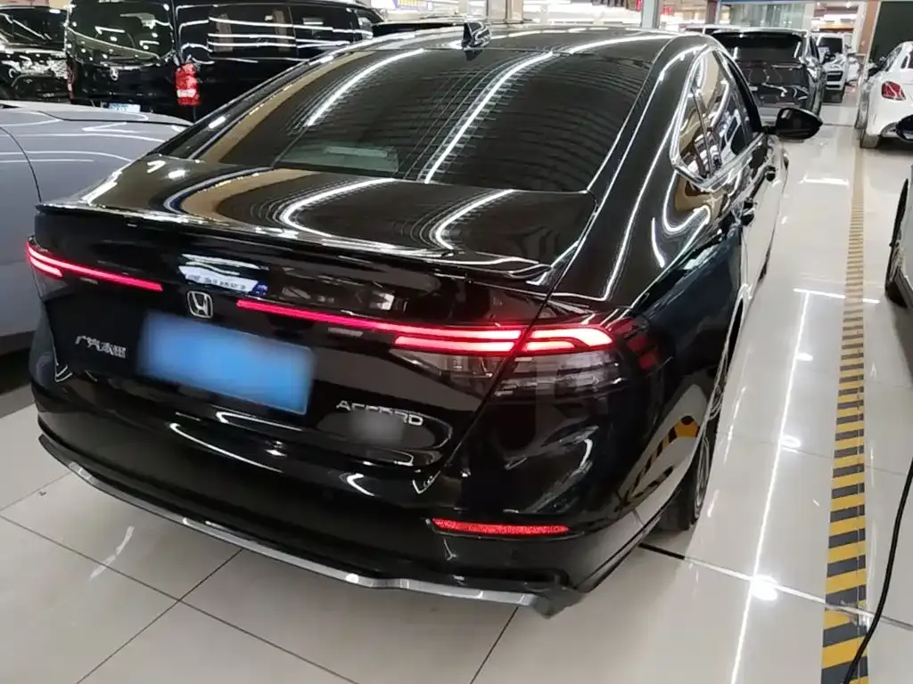 Honda Accord — фото 10