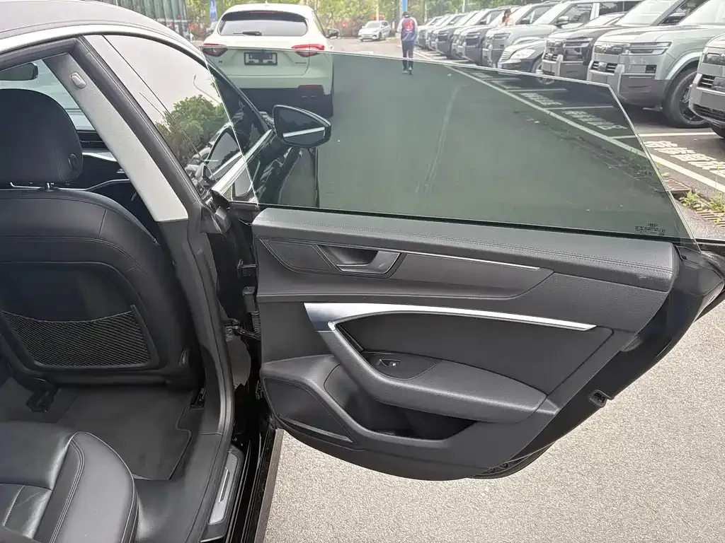 Audi A7 2021 из CN, фото 3