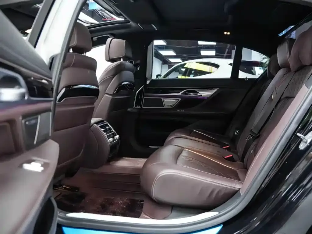 BMW 7 Series 2022 из CN, фото 9