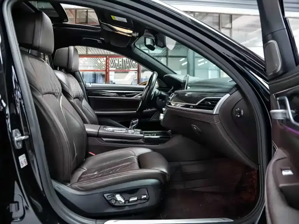 BMW 7 Series 2022 из CN, фото 6
