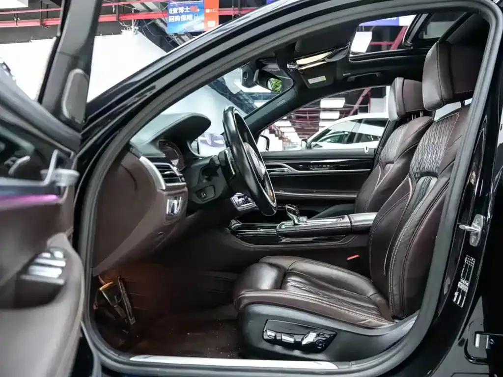 BMW 7 Series 2022 из CN, фото 7
