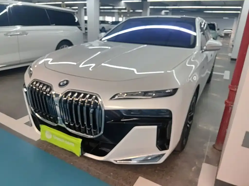BMW i7 — фото 2