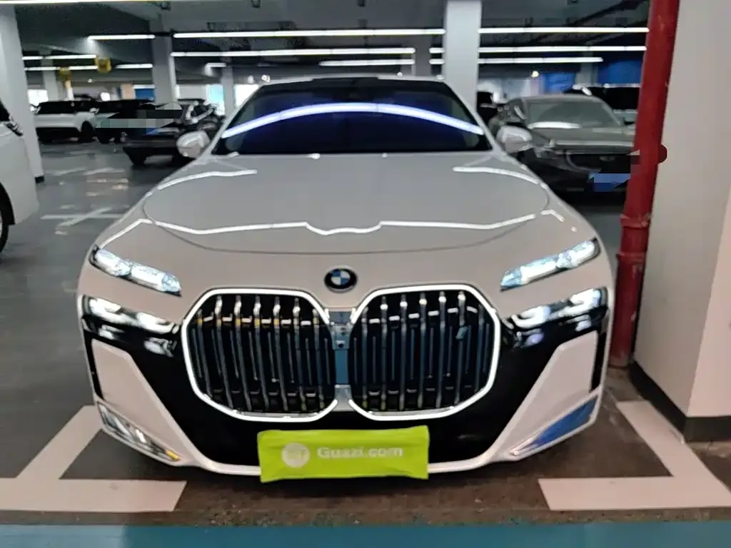 BMW i7 — фото 10