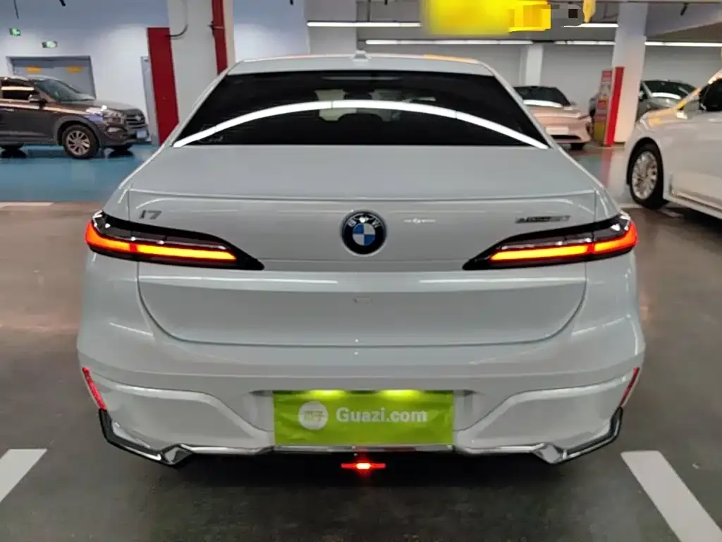 BMW i7 — фото 8