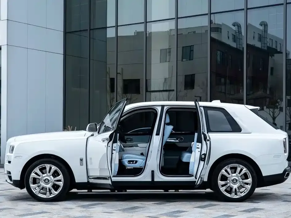 Rolls-Royce Cullinan — фото 10
