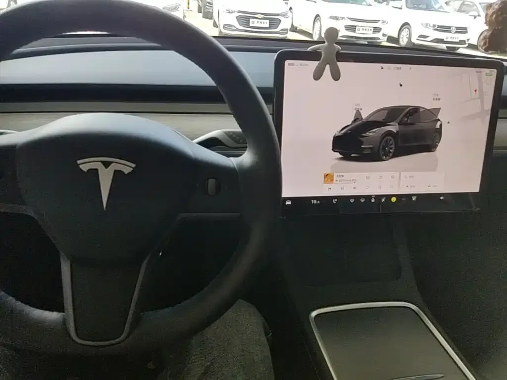 Tesla Model Y — фото 3