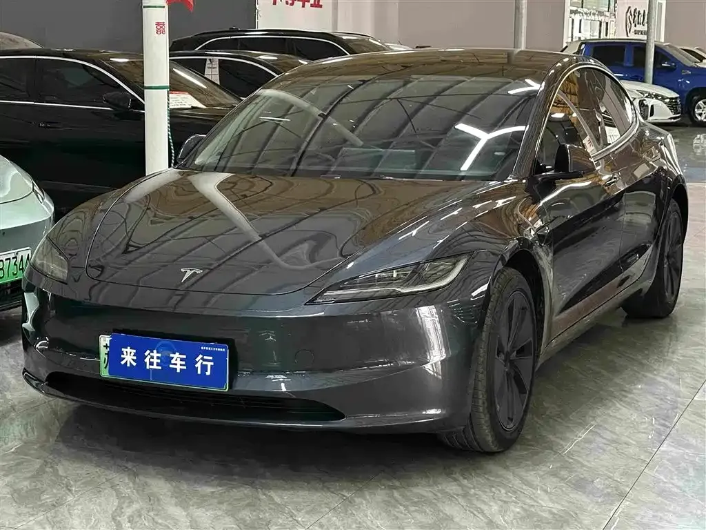 Tesla Model 3 — фото 1