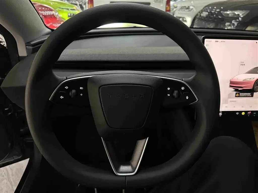 Tesla Model 3 — фото 2
